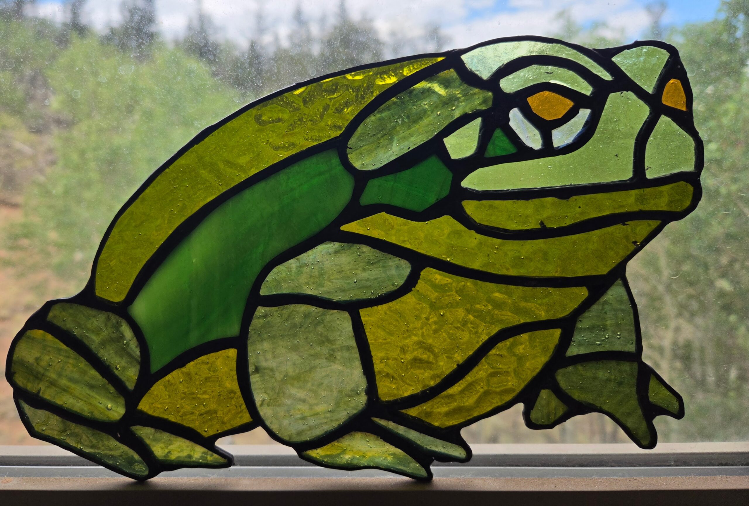 Green Toad Stained Glass | 9.5 × 6 Inches - Image 3